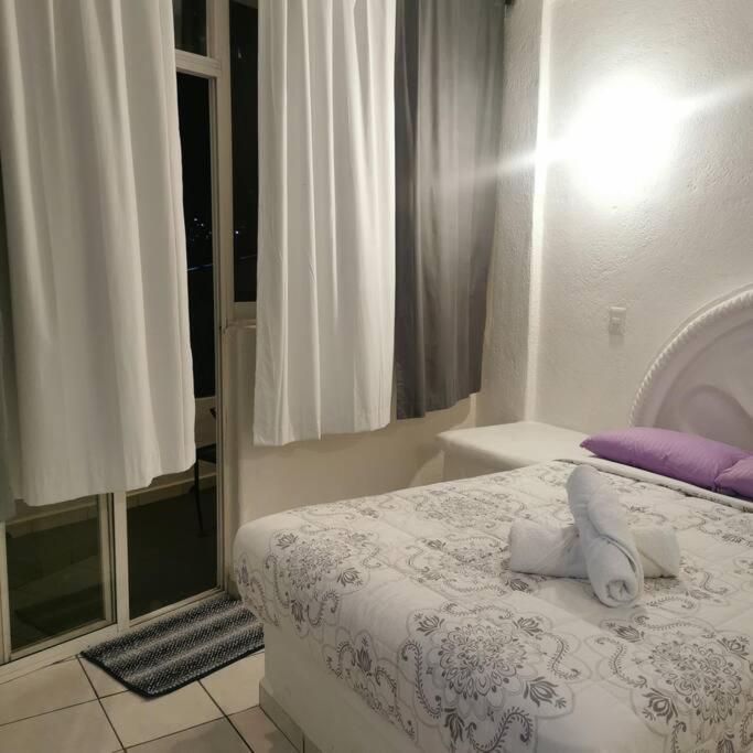 Lovely Studio Apartment With Balcony Ac & Wi-Fi, Minutes From Downtown! Zihuatanejo Zewnętrze zdjęcie